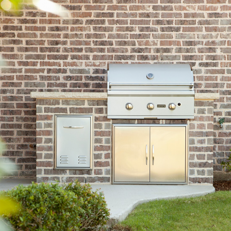 churrasqueira-a-gas-coyote-serie-c-84cm-inox-instalada