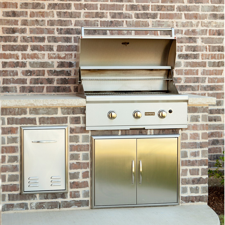 churrasqueira-a-gas-coyote-serie-c-84cm-inox-instaladaaberta