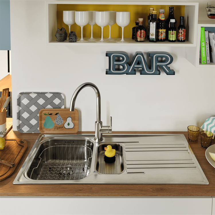 misturador-franke-lina-inox-bico-em-j-instalado